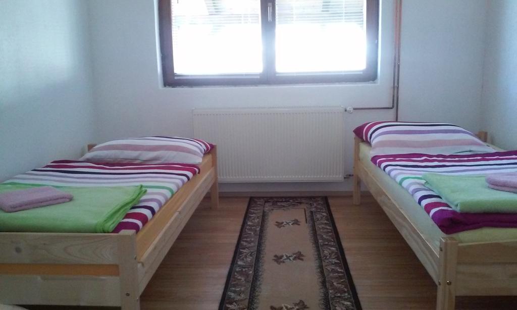 Apartment Laura Gračac エクステリア 写真