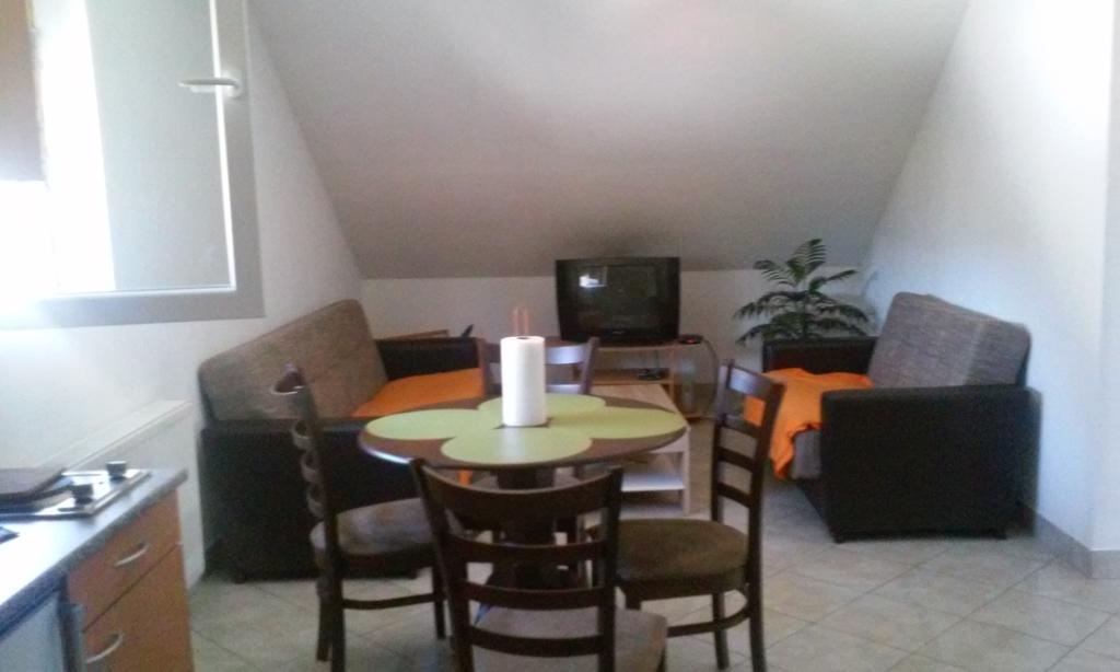 Apartment Laura Gračac エクステリア 写真